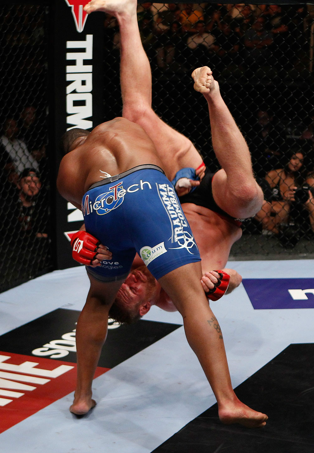 09_cormier_vs_barnett_010.jpg