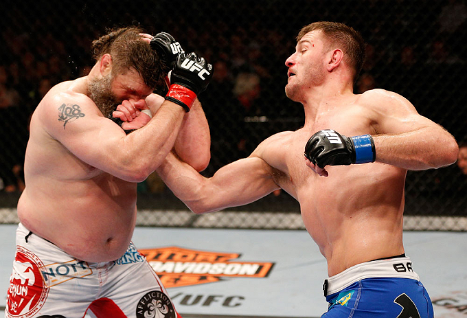 UFC161_10_Nelson_Miocic_08.jpg