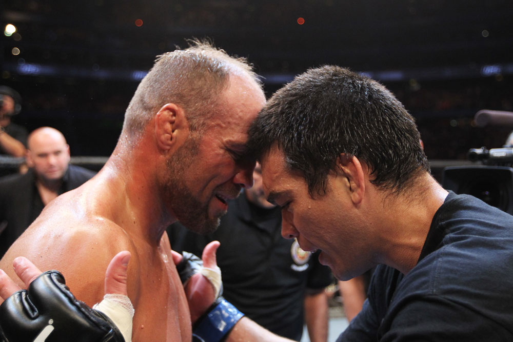 ufc129_10_couture_vs_machida_010.jpg