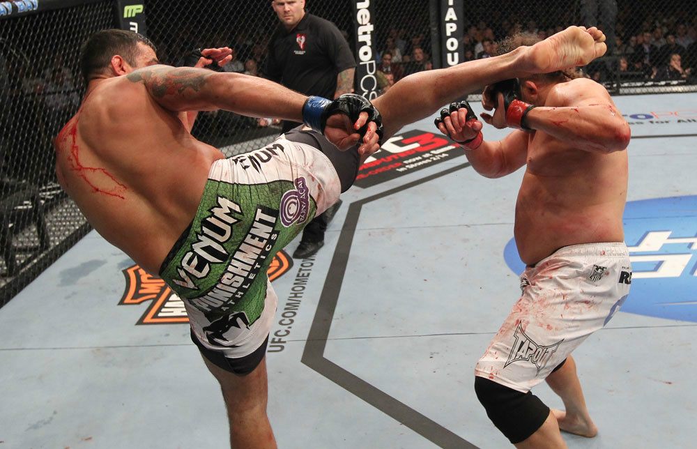 ufc143_10_werdum_vs_nelson_007.jpg