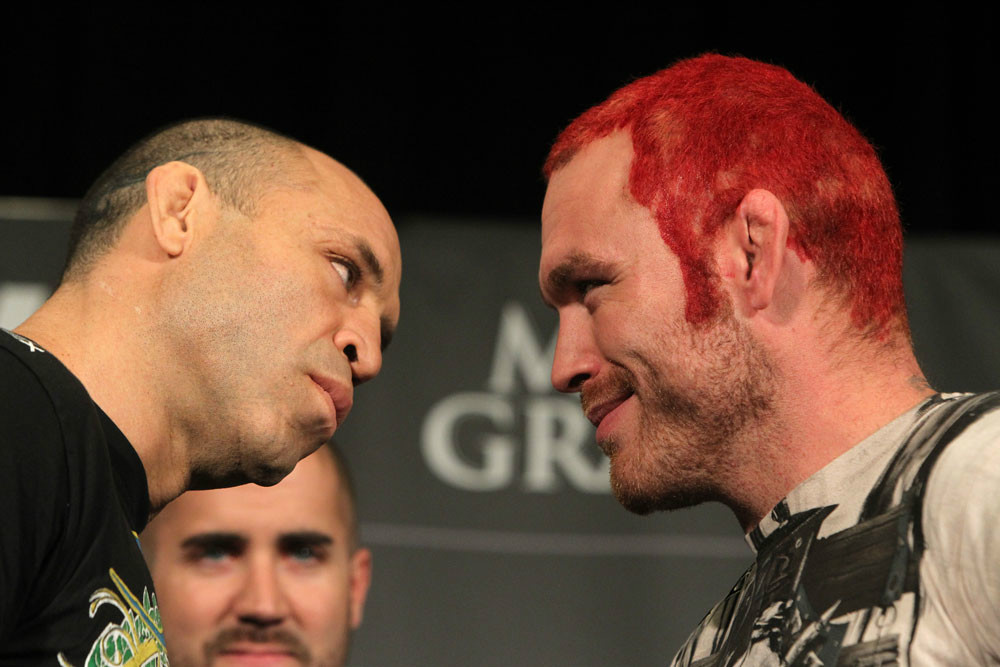 39_UFC132_Presser.jpg