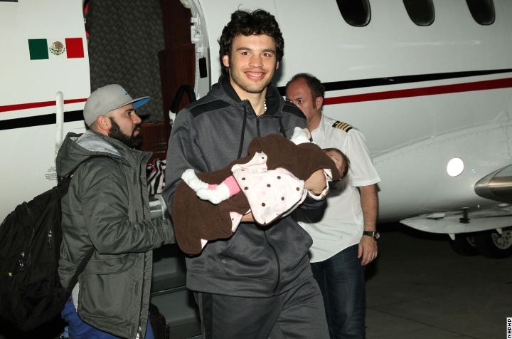 Chavez_Jr_San_Antonio_arrival_140224_001a.jpg