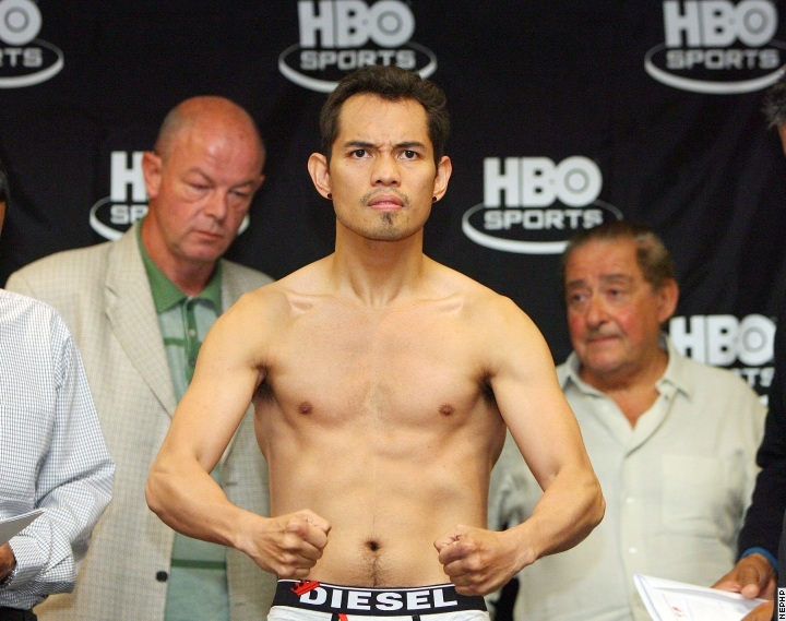 Donaire_Mathebula_weighin_120706_003a.jpg