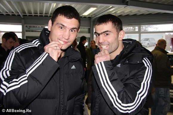 Александр Алексеев, Рахим Чахкиев и жевательная резинка