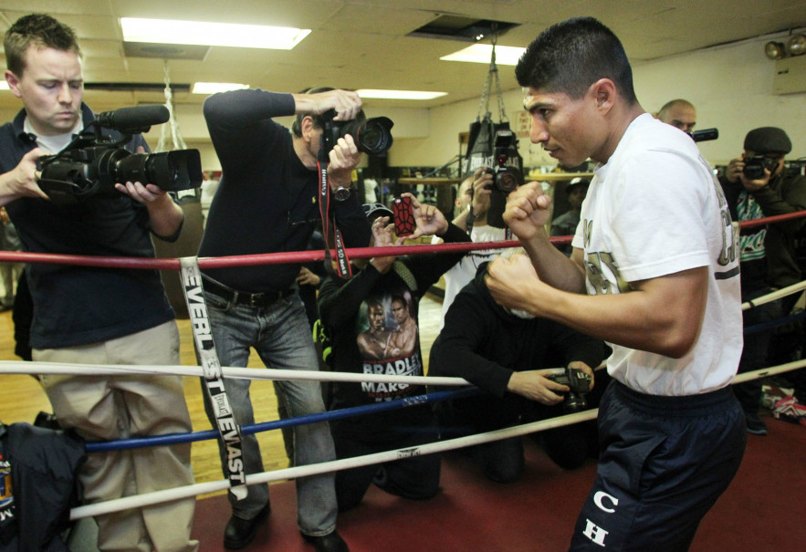 l_0cb3a92ce4ca5b0ff6747cdcf5428a0eMikeyGarcia_NYmediaDay_140121_003a.jpg