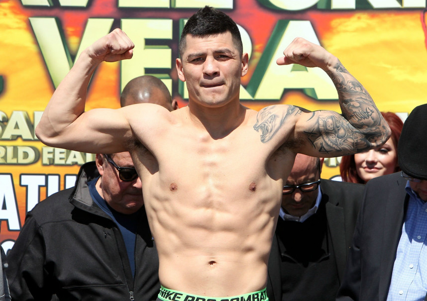 l_197555a10b07b8fbf66f4c45cf12a918ChavezJr_Vera_weighin_140228_003a.jpg