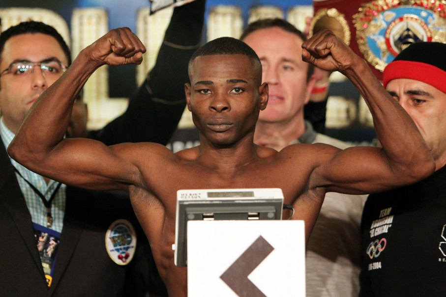 l_6da09d2b38aadd85761a2f5e924cbe51Rigondeaux_Agbekoweighin_131206_004a.jpg