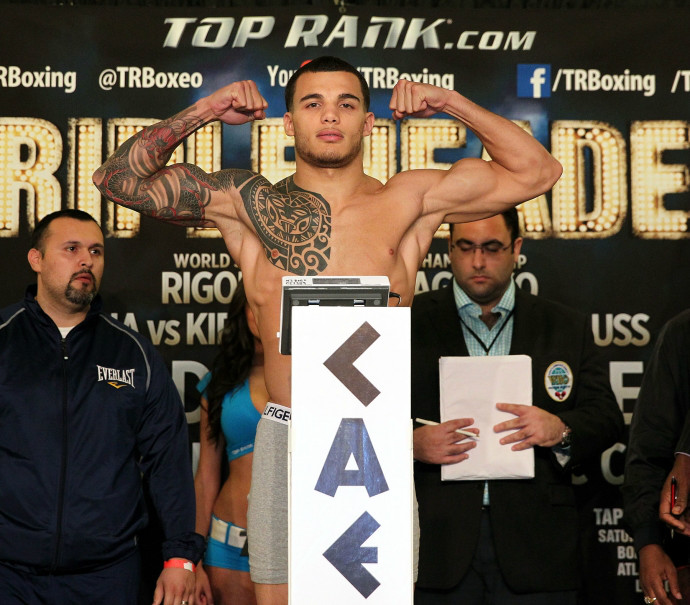 l_b1bcd63a90c281e9cecd2695eaf98108Tapia_Kirklandweighin_131206_002a.jpg