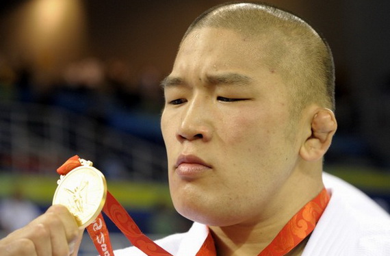 satoshi-ishii-gold-medal.jpg