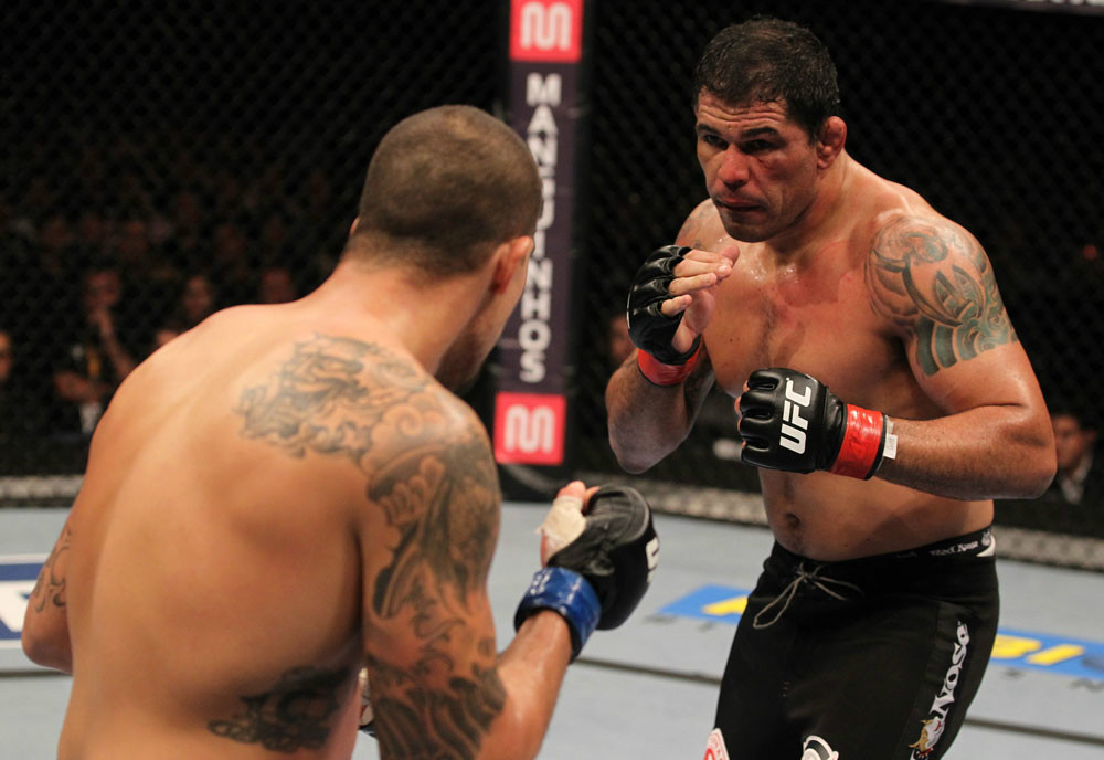 ufc134_09_nogueira_vs_schaub_006.jpg