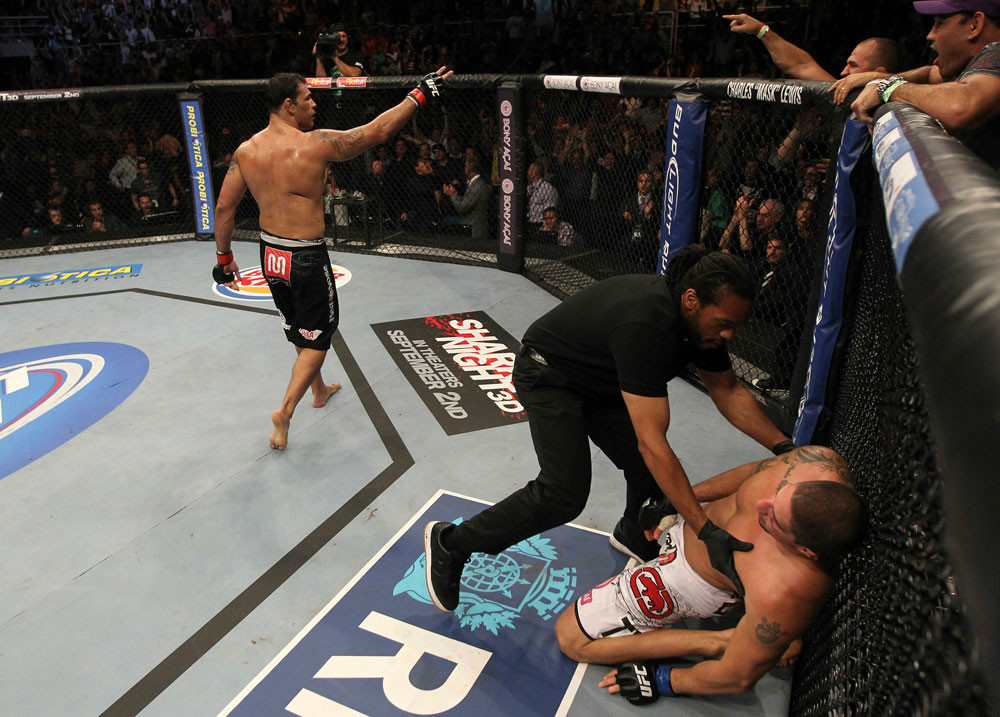 ufc134_09_nogueira_vs_schaub_008.jpg