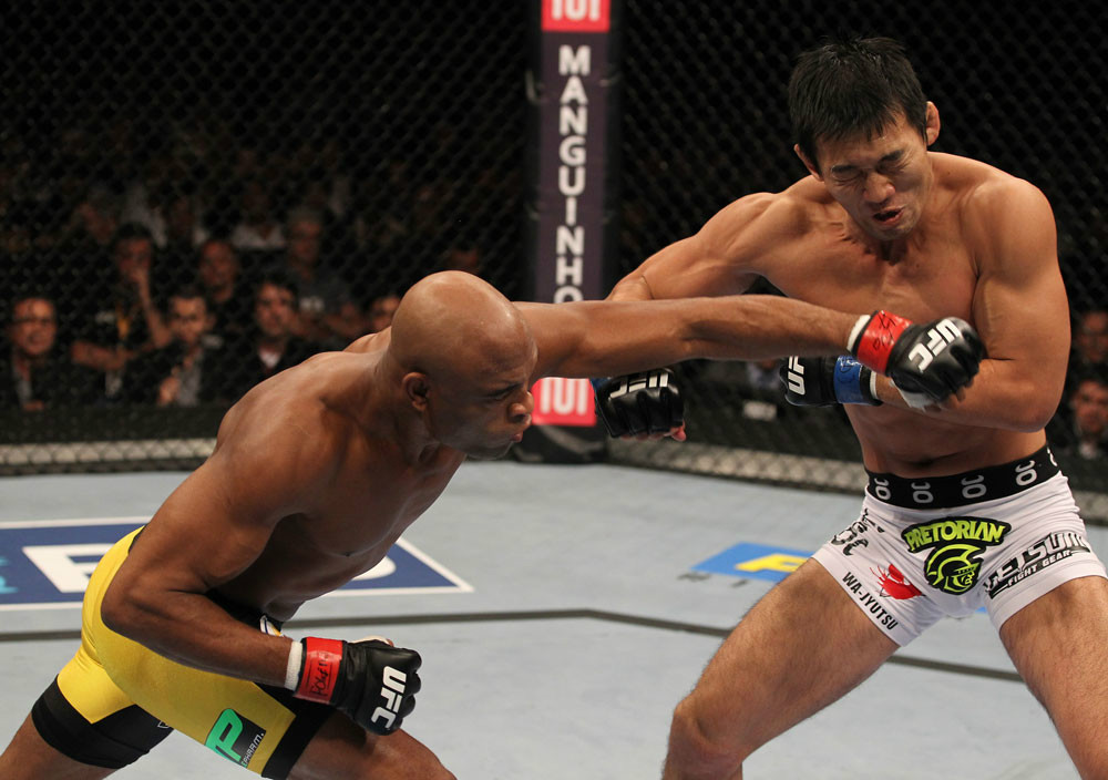 ufc134_12_silva_vs_okami_006.jpg