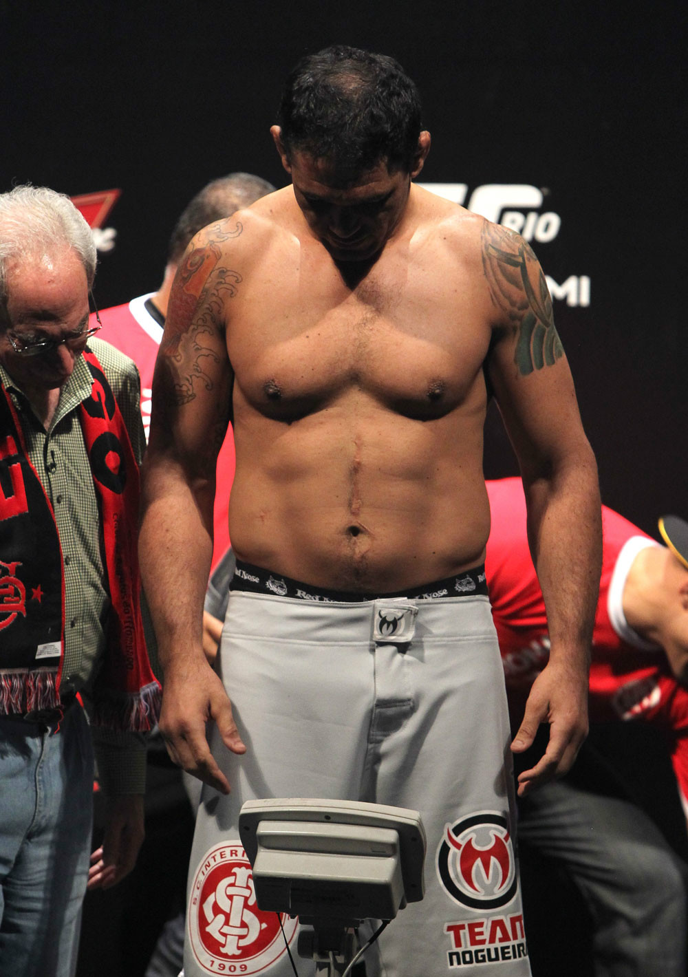 ufc134_weighin_029.jpg