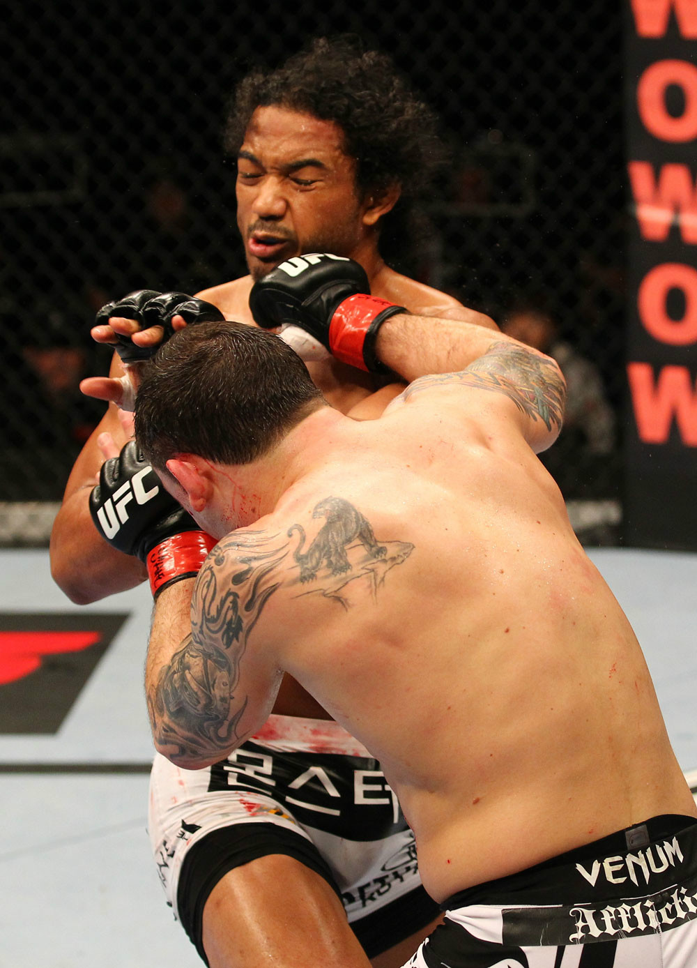 ufc144_12_edgar_vs_henderson_010.jpg