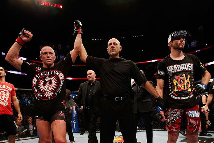 ufc154_12_gsp_vs_condit_032.jpg
