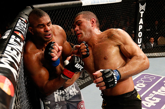 ufc156_09_bigfoot_vs_overeem_026.jpg