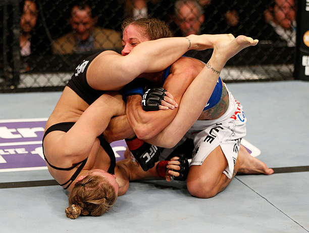 ufc157_12_rousey_vs_carmouche_013.jpg