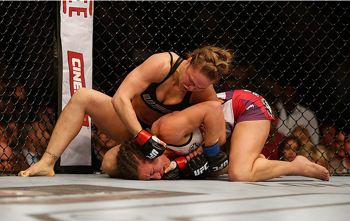 ufc168_10_rousey_vs_tate_029.jpg