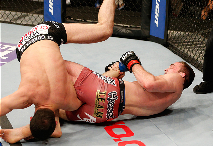 ufc169_02_magomedov_vs_martin_002.jpg