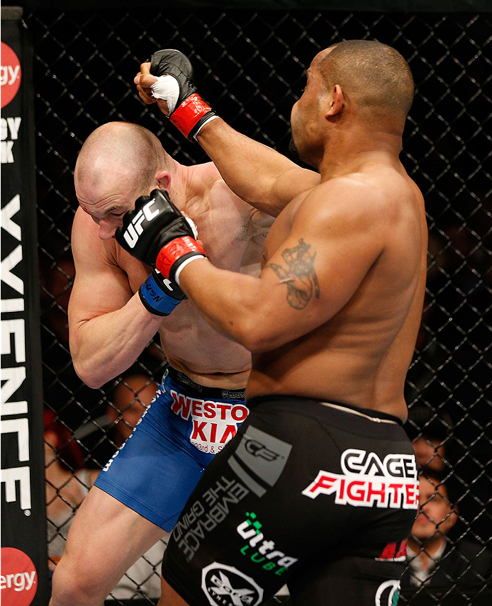 ufc170_10_cormier_vs_cummins_002.jpg