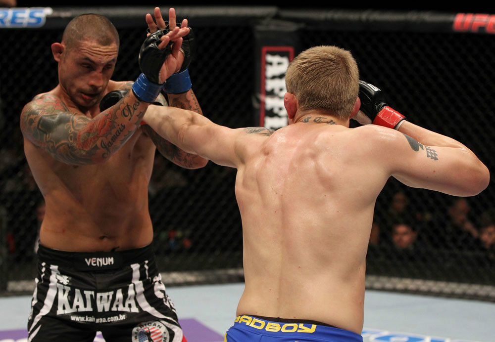 webufuel2_12_gustafsson_vs_silva_00.jpg