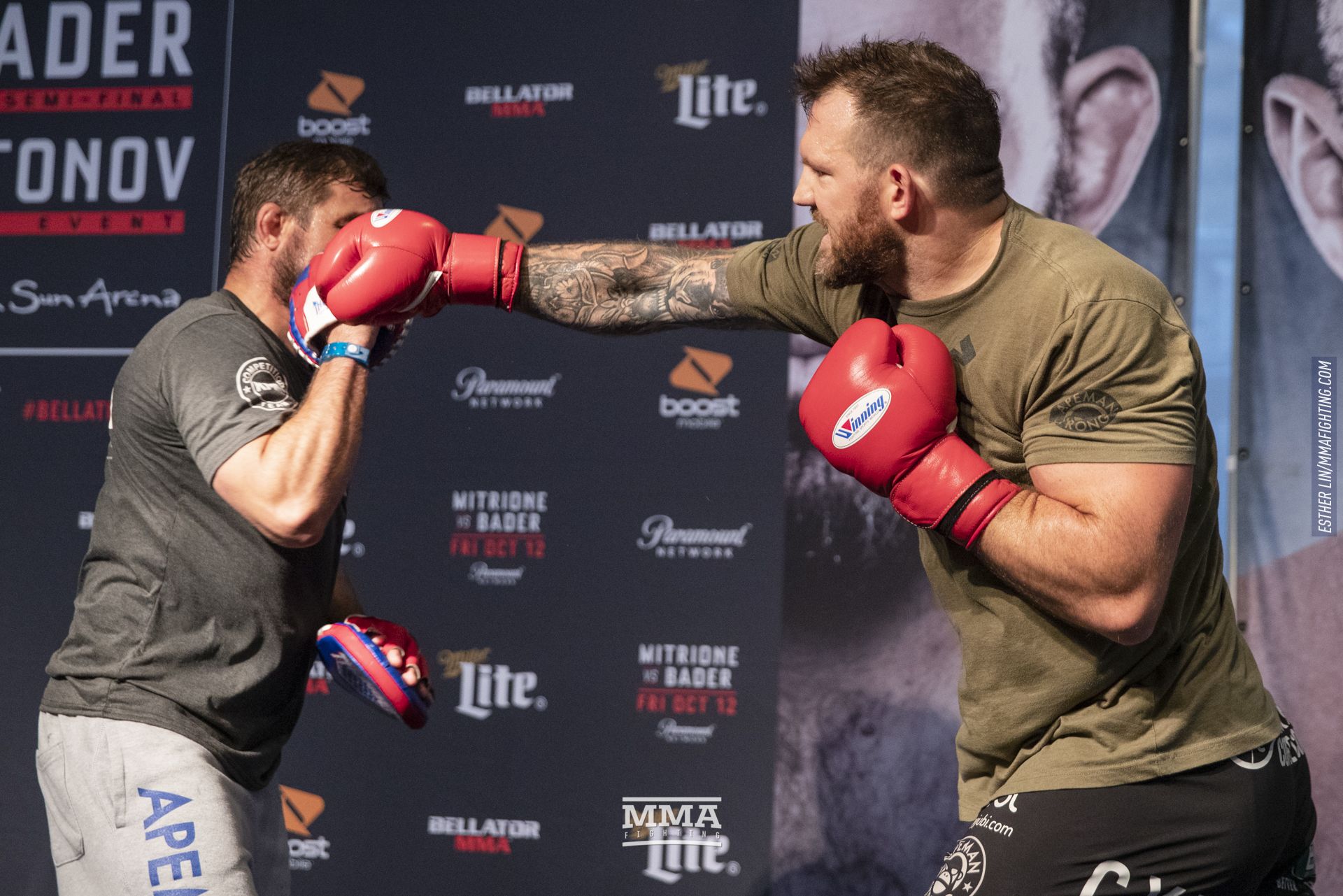 Bellator 207. Татуировка Беллатор. Фото участников Беллатор 255.