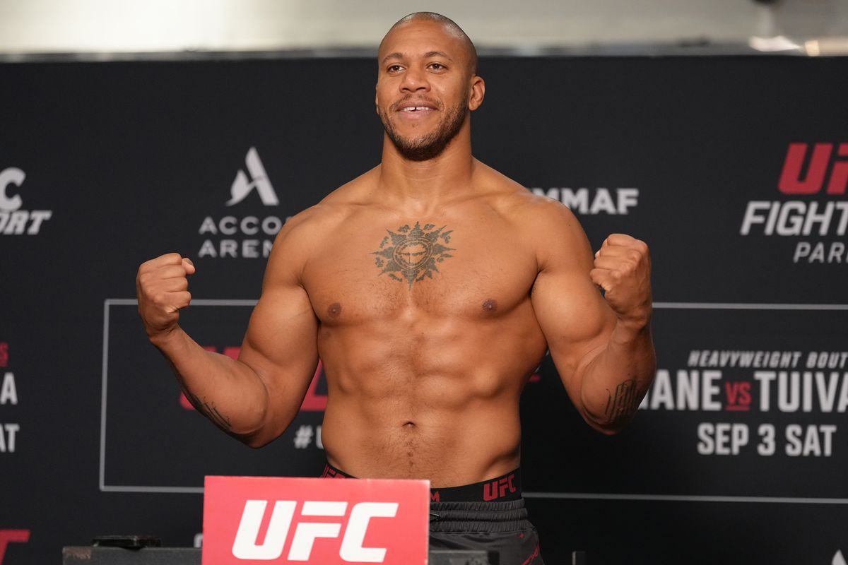 Результаты взвешивания участников турнира UFC Fight Night 209.