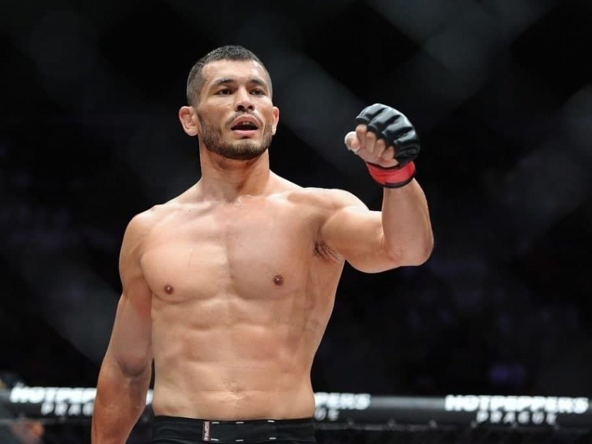 John uzbek. Махмуд Мурадов. Мурадов боец UFC. Махмуд Мурадов UFC. Узбекский боец ММА Махмуд Мурадов.