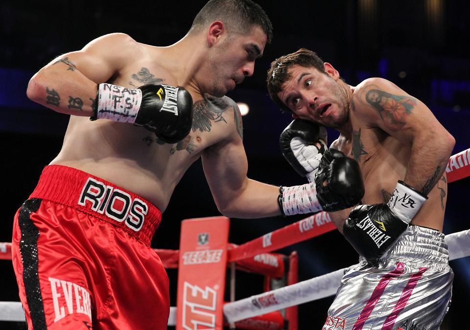 Чавес футболист. Диего чавес. Диего чавесом. Брэдли боксер. Диего чавес.