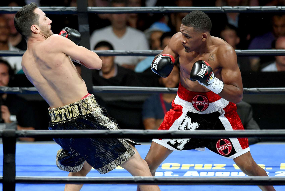 Бокс головкин альварес. Армянский боксер артур абрахам. Абрахам артур андрэ уорд бой за титул. Состоится поединок. Кинг артур боксер.