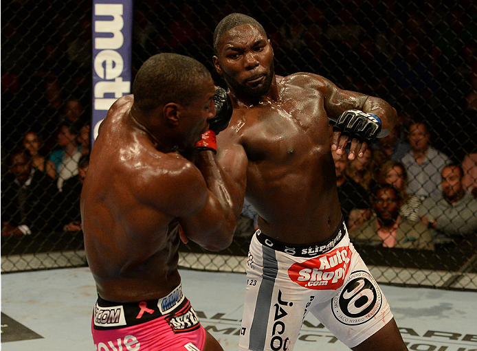 Rumble на русском. Энтони Рамбл Джонсон. Рамбл боец UFC. Боец Энтони Рамбл Джонсон. Anthony Rumble Johnson бой.