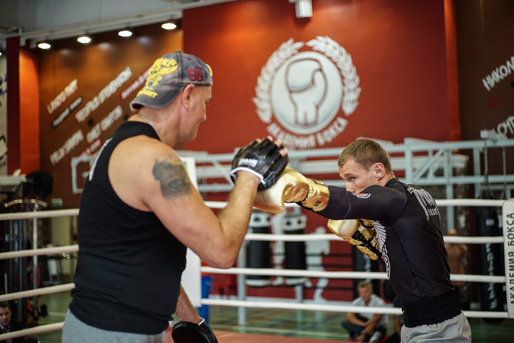 Новости бокса allboxing. Эдуард Валентинович Трояновский. Борис Трояновский. Академия бокса Казань. Русский боксер на тренировке.