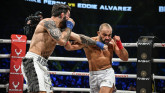 Майк Перри победил Эдди Альвареса в бою на голых кулаках