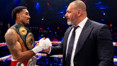 Промоутер обвинил чемпионов в нежелании боксировать с Иглесиасом