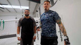 Том Аспинэлл превзошел Агита Кабайела по силе удара