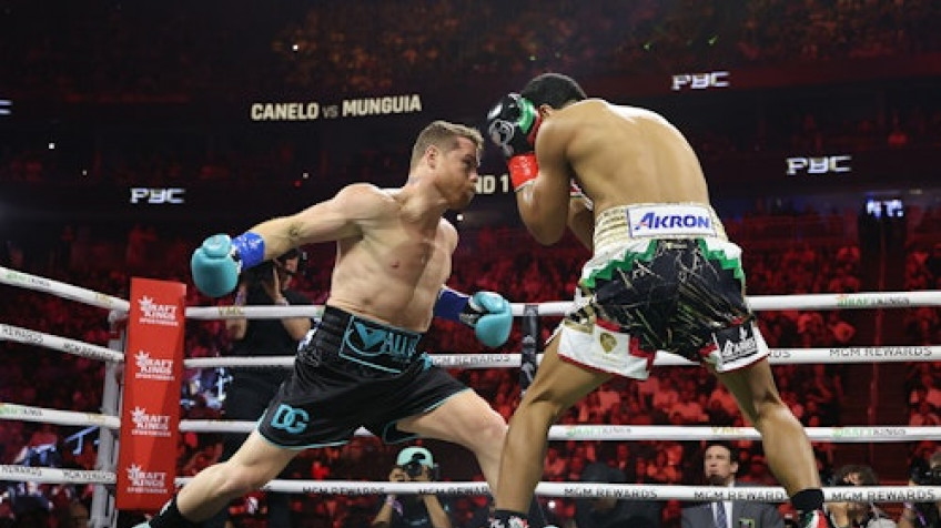 Канело Альварес победил Мунгиа в зрелищном бою