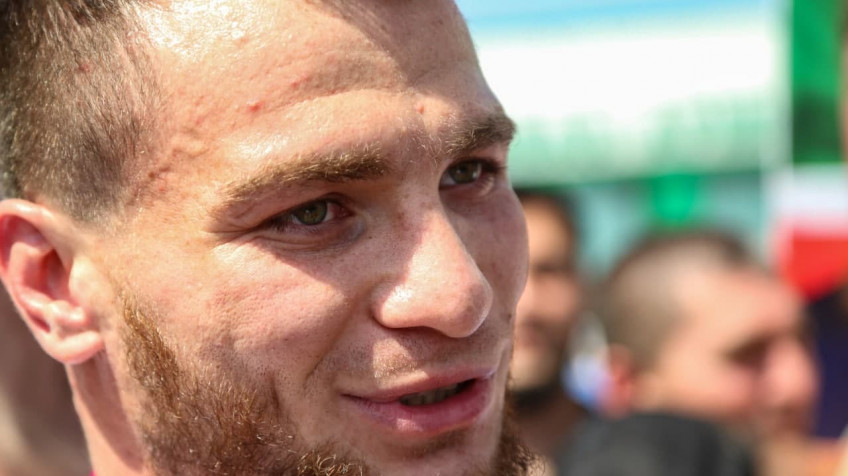 Имам Хатаев нокаутировал Адама Дайнеса