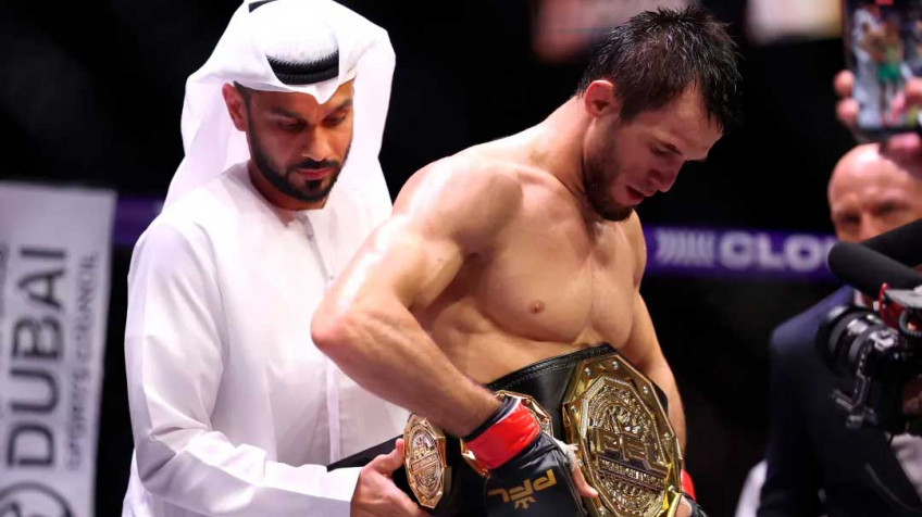 PFL Дубай: Усман Нурмагомедов досрочно победил Элфи Дэвиса