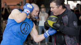 Хавьер Мендес: Невозможно подготовить Хабиба к бою в стойке с Конором