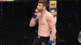 Кори Сэндхаген нокаутировал Фрэнки Эдгара на первой минуте боя