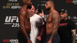Фото: Взвешивание участников UFC 239