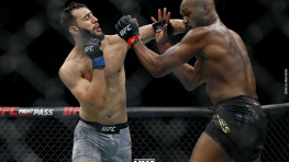 Глава UFC увидел победу Рейеса над Джонсом