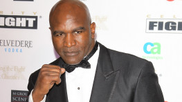 Эвандер Холифилд официально объявил о завершении карьеры