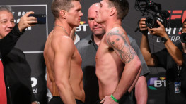 Фото: Взвешивание Стивена Томпсона и Даррена Тилла