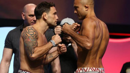 Фото: Взвешивание Би Джея Пенна и Фрэнки Эдгара