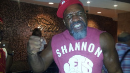 Кадр дня: Шеннон Бриггс прибыл в Панаму