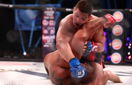 Валентин Молдавский одержал победу на Bellator 185