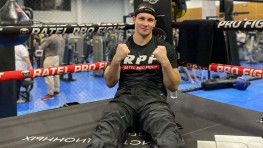 Виталий Петряков планирует провести бой 19 апреля в Москве