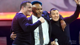 FSNews: Лебедев вручил Тайсону берет ВДВ, Макгрегор ударил мафиози