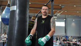 Александр Усик прокомментировал отказ от чемпионского пояса WBO